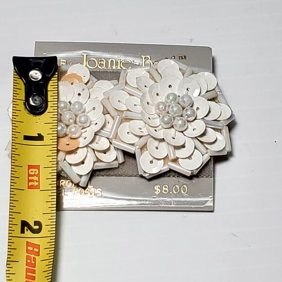 Flower Beaded Post Back Earrings 1" Round Floral White New - Picture 5 of 5